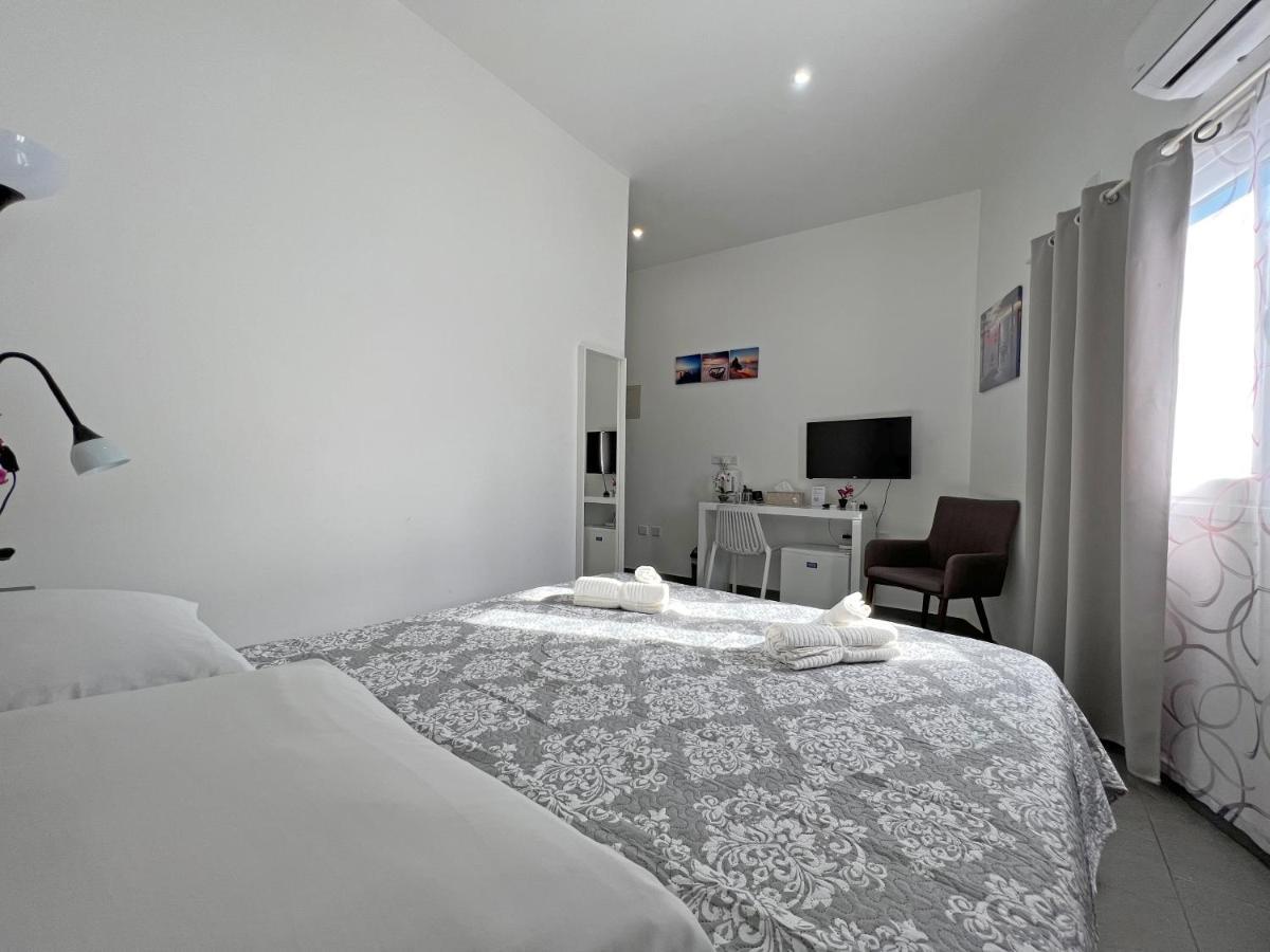 Apollo Rooms By Albert'S Apartment لارنكا المظهر الخارجي الصورة