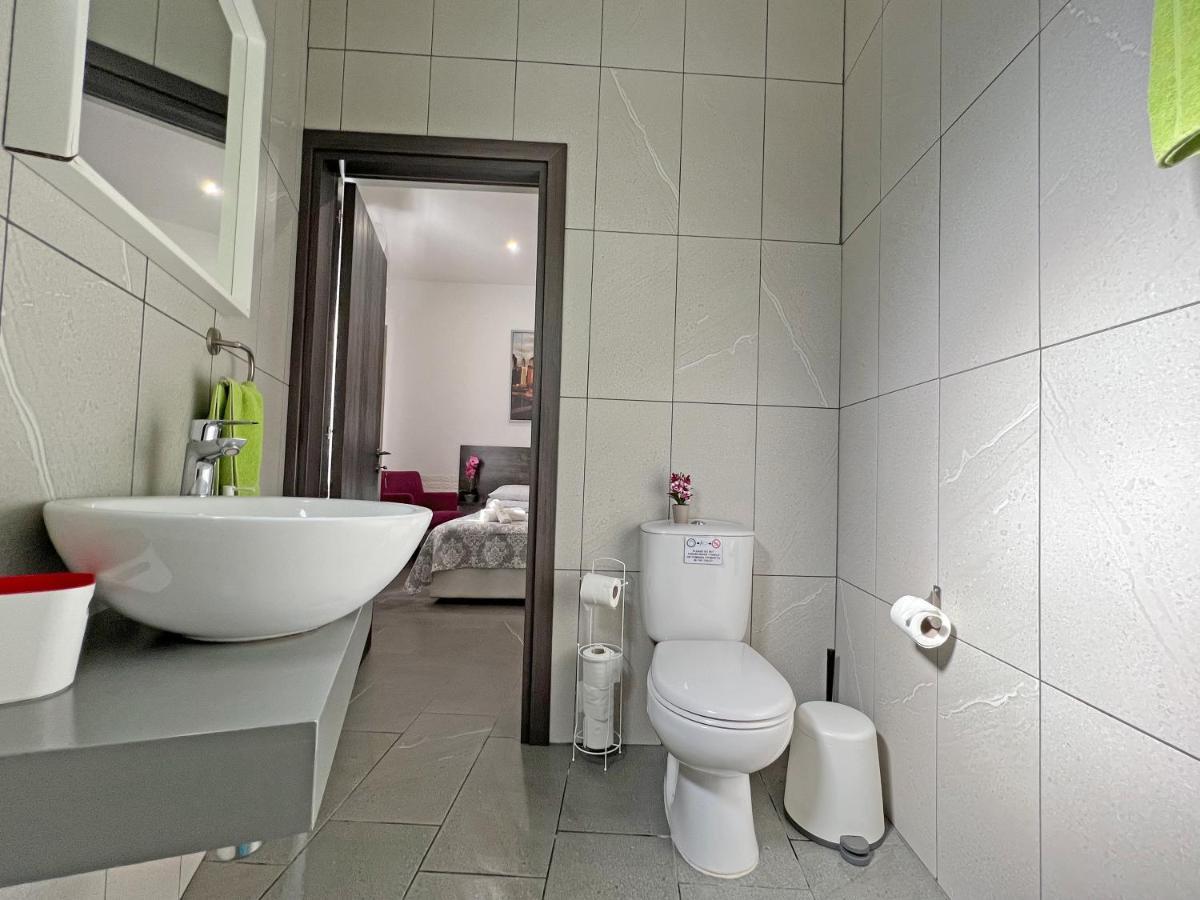 Apollo Rooms By Albert'S Apartment لارنكا المظهر الخارجي الصورة